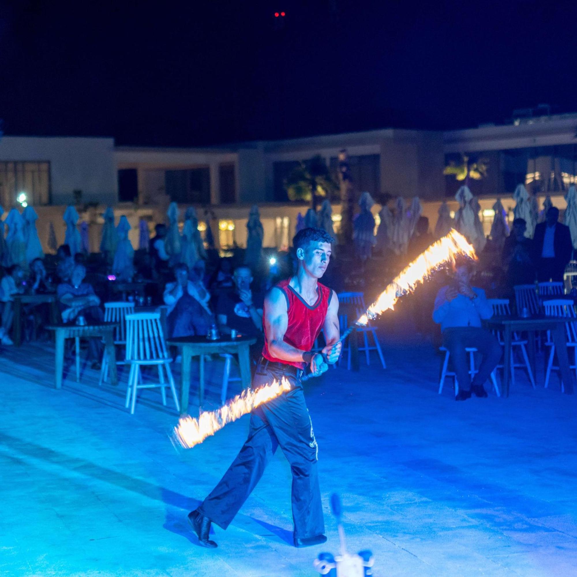 منتجع راديسون بلو الحسيمة المظهر الخارجي الصورة Fire fan performance