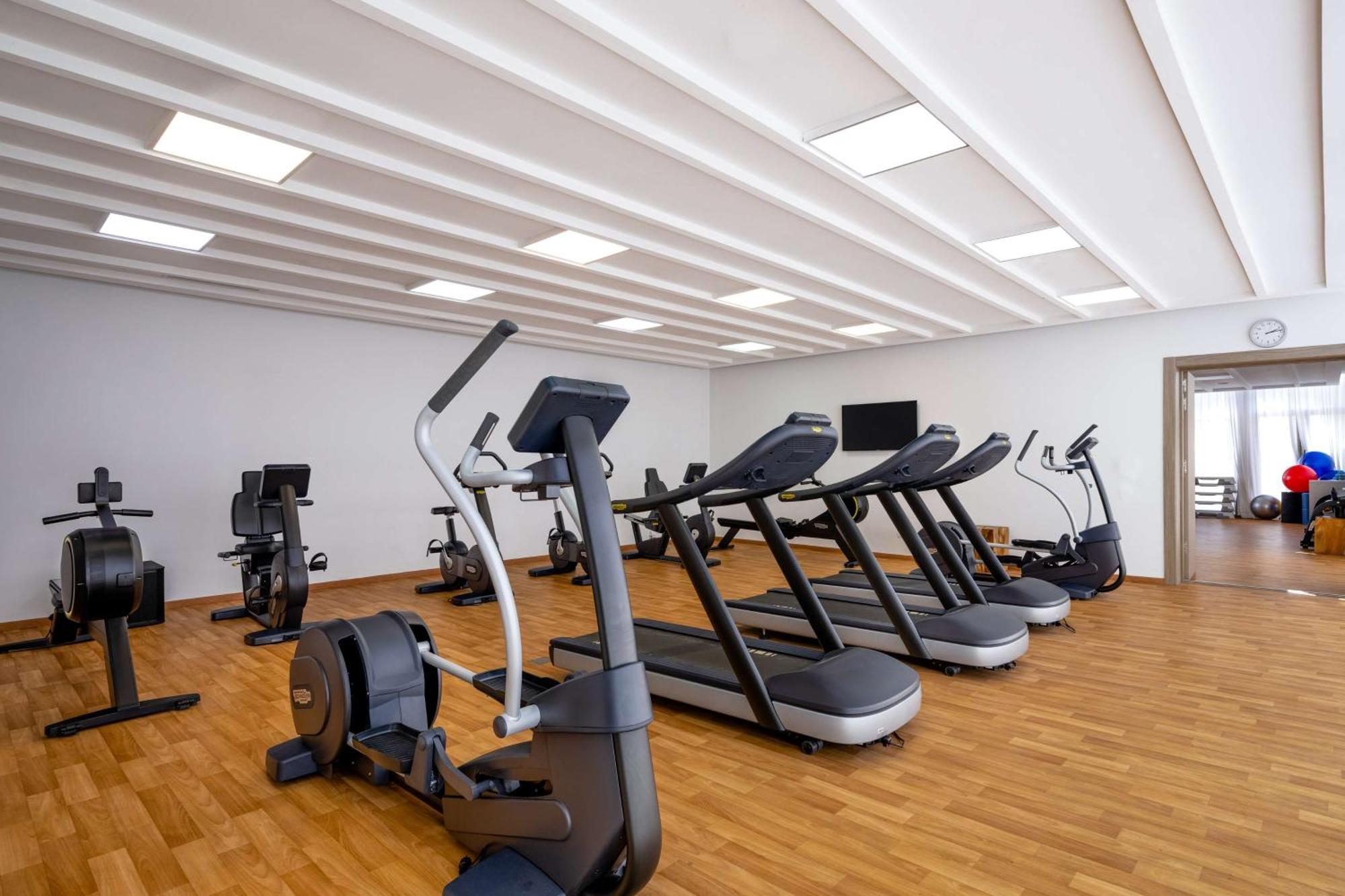 منتجع راديسون بلو الحسيمة المظهر الخارجي الصورة A gym