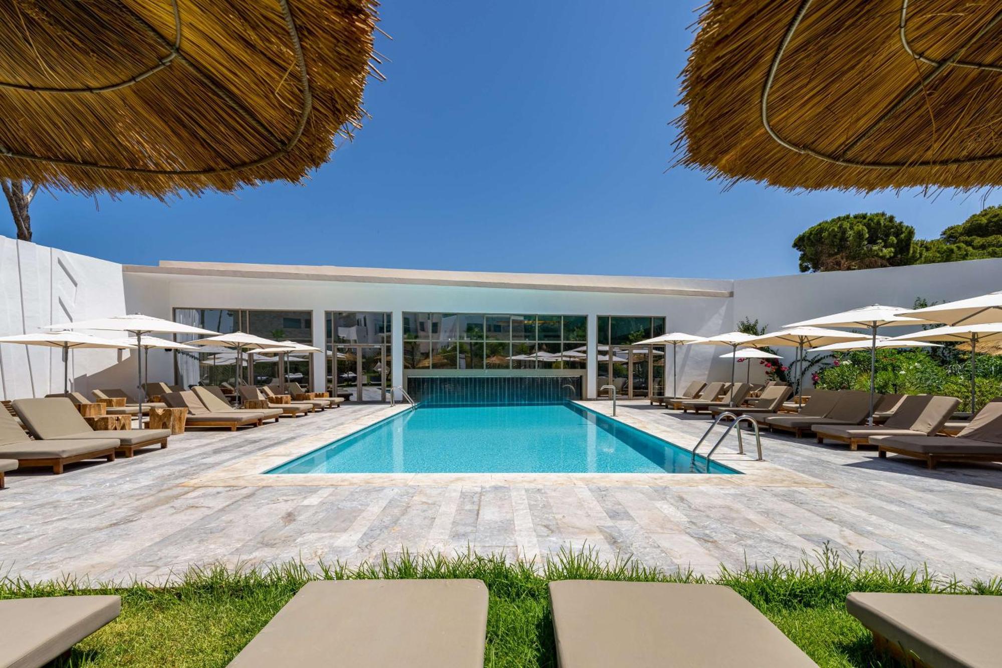 منتجع راديسون بلو الحسيمة المظهر الخارجي الصورة The pool at the hotel
