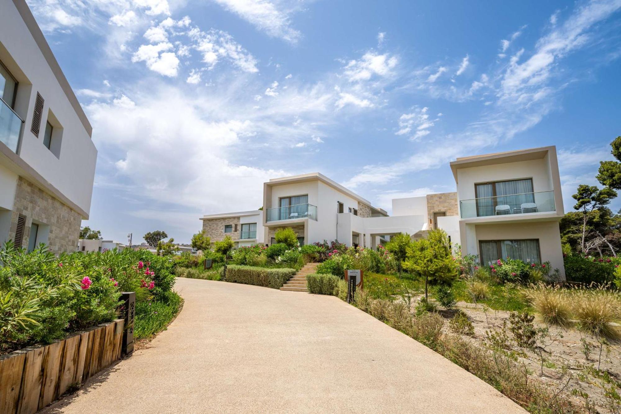 منتجع راديسون بلو الحسيمة المظهر الخارجي الصورة The resort's villas